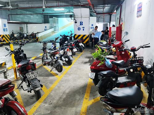 'Oan' cho xe điện khi bị cấm sạc pin dưới hầm chung cư-- VietNamNet